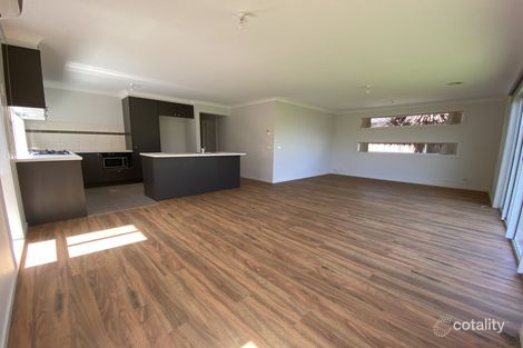 Property photo of 5 Young Street Pakenham VIC 3810