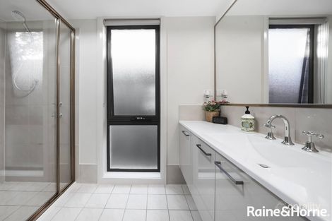 Property photo of 20 Sovereign Circuit Glenfield NSW 2167