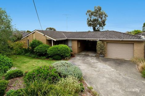 17 Crestmoor Dr, Highton, VIC 3216