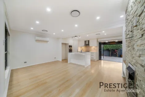Property photo of 2 Sandringham Street St Johns Park NSW 2176