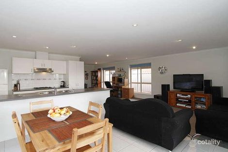 9 Mcguire Ct, Hackham, SA 5163