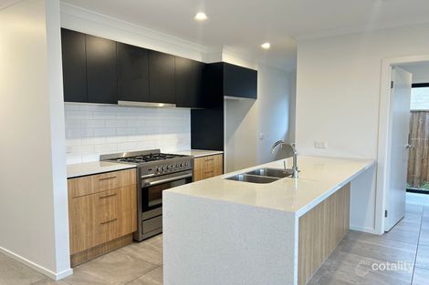 Property photo of 2 Bigarade Way Tarneit VIC 3029