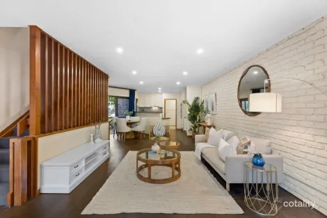 Property photo of 4/1 Jerdanefield Road St Lucia QLD 4067