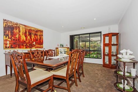 Property photo of 2 Bunya Place Werribee VIC 3030