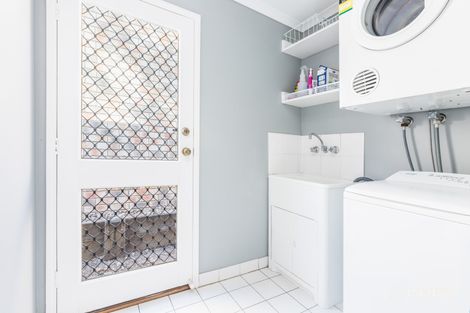 14 Deakin Pl, Forest Lake, QLD 4078