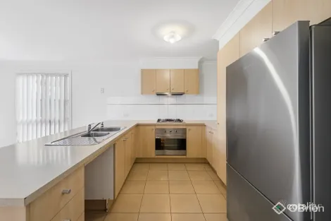 Property photo of 21 Howard Place Deer Park VIC 3023