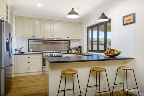 Property photo of 14 Ruthven Circuit Wodonga VIC 3690