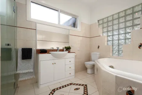 Property photo of 3 Noble Avenue Strathmore VIC 3041