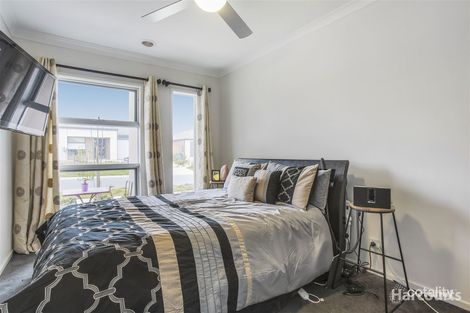 Property photo of 9 Barcelona Avenue Clyde North VIC 3978