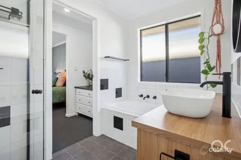 Property photo of 5 Harbour Drive Seaford Rise SA 5169