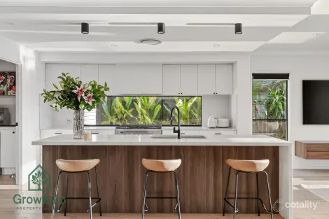 Property photo of 25 Kalimna Drive Broadbeach Waters QLD 4218