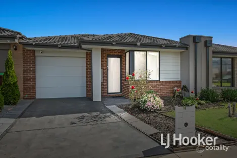 Property photo of 18 Portrait Place Clyde North VIC 3978