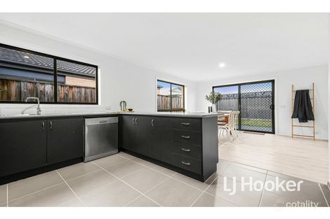 Property photo of 16/7 Syme Road Pakenham VIC 3810