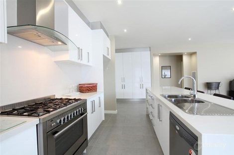 Property photo of 19 Balmain Circuit Taylors Hill VIC 3037