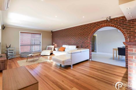 Property photo of 26 Dempster Way Berwick VIC 3806
