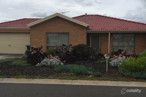 Property photo of 2/10 Macadamia Grove Werribee VIC 3030