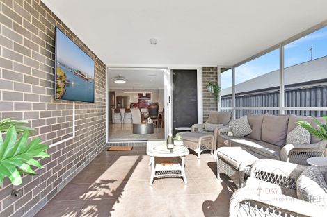 Property photo of 8 Bulbul Crescent Fletcher NSW 2287