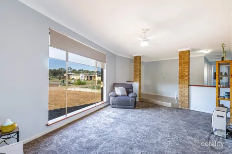 Property photo of 16 Hanson Way Dudley Park WA 6210