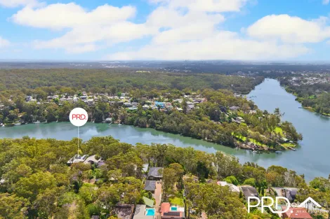 860 Henry Lawson Dr, Picnic Point, NSW 2213