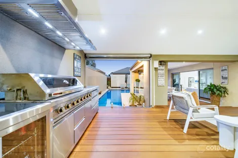 Property photo of 13 Pembury Way Hillside VIC 3037