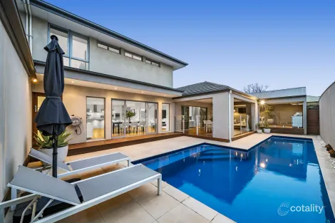 Property photo of 13 Pembury Way Hillside VIC 3037