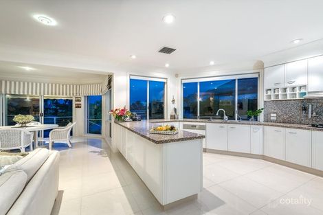 Property photo of 9 Chantilly Close Benowa QLD 4217