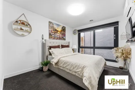 Property photo of 6 Xavier Way Clyde North VIC 3978