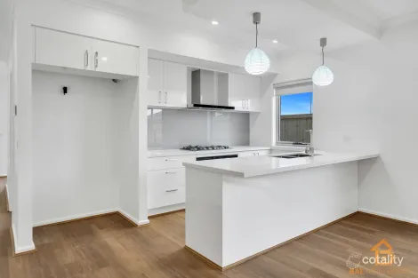 Property photo of 32 Pegasus Drive Weir Views VIC 3338