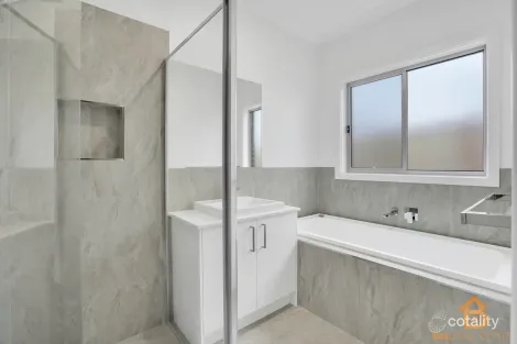 Property photo of 32 Pegasus Drive Weir Views VIC 3338