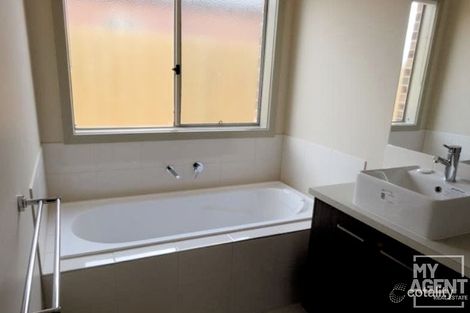Property photo of 12 Chard Place Sunbury VIC 3429