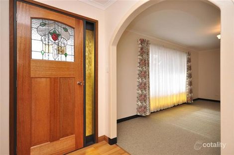 32 Woodhall Dr, Happy Valley, SA 5159