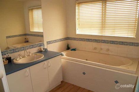Property photo of 23 Menindee Crescent Kialla VIC 3631