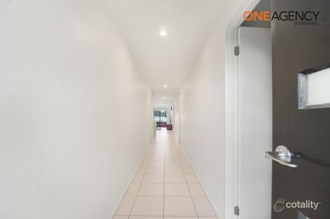 Property photo of 16 Oscar Circuit Roxburgh Park VIC 3064