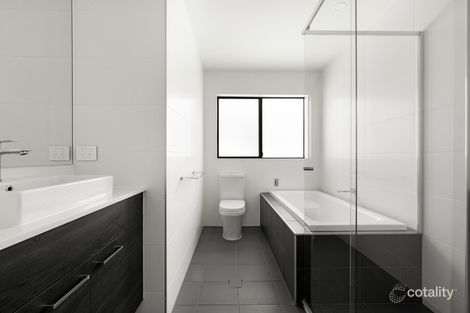 Property photo of 24 Mornington Grove Gledswood Hills NSW 2557