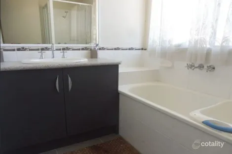 Property photo of 21 Kulkami Way Cranbourne West VIC 3977