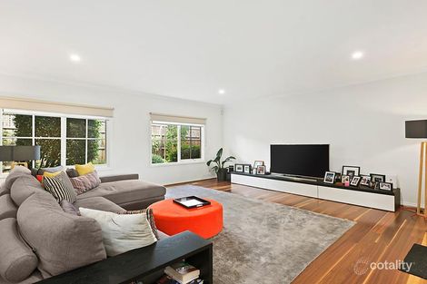 Property photo of 2/4 Amaroo Court Box Hill North VIC 3129