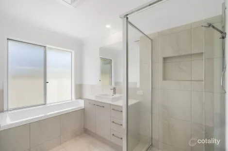 Property photo of 28A Rex Street Eastern Heights QLD 4305