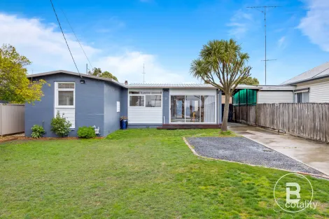 Property photo of 9 Adela Street Wendouree VIC 3355