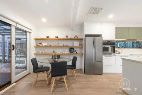 Property photo of 16 Amaroo Way Yallambie VIC 3085