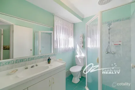 Property photo of 4 Elanora Parade Basin View NSW 2540