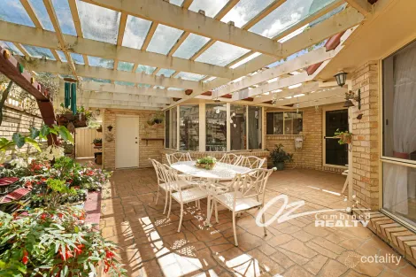 Property photo of 4 Elanora Parade Basin View NSW 2540