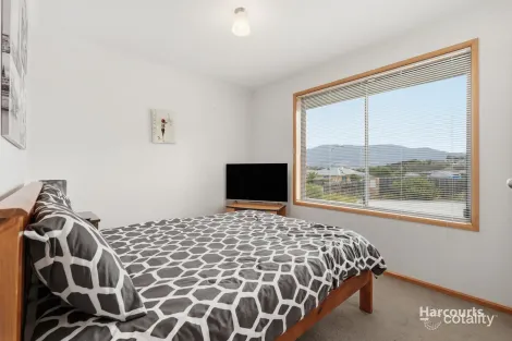 Property photo of 1/4 Tivoli Road Old Beach TAS 7017