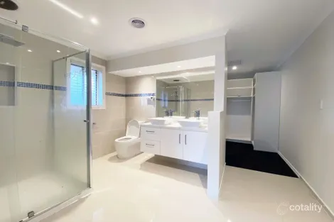 Property photo of 13 Paringa Way Burnside VIC 3023