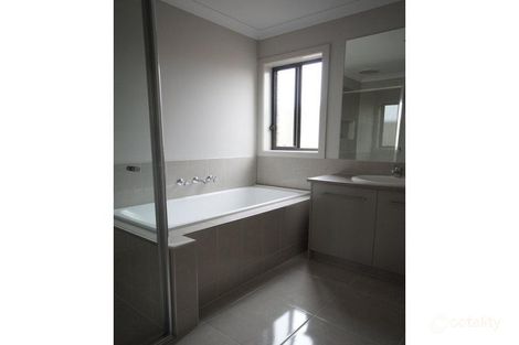 Property photo of 9 Warbler Street Pakenham VIC 3810