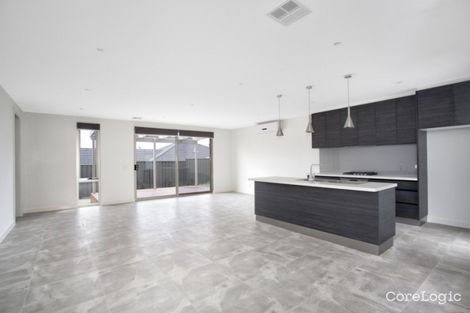 Property photo of 2/14 Aikman Crescent Chadstone VIC 3148