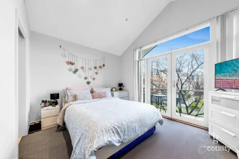 Property photo of 21 Sea Rush Street Maribyrnong VIC 3032