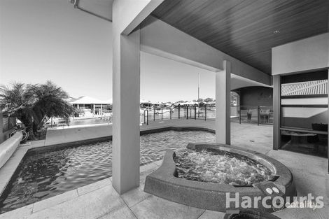 Property photo of 14 Syrenka Turn Halls Head WA 6210