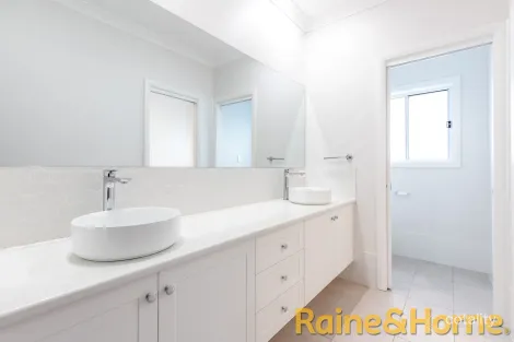 Property photo of 13 Wave Court Dubbo NSW 2830