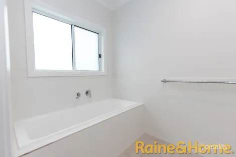 Property photo of 13 Wave Court Dubbo NSW 2830