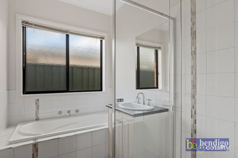 Property photo of 30 Parkway Drive Strathfieldsaye VIC 3551